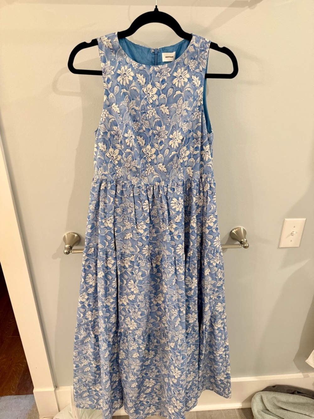 AUREUM Blue and White Floral Sleeveless Dress
